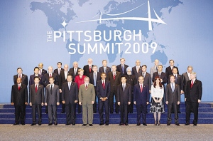 與會(huì)各國(guó)領(lǐng)導(dǎo)人及有關(guān)國(guó)際組織負(fù)責(zé)人集體合影。