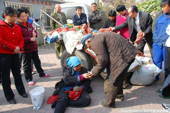 張全會被男子毆打后說：我來鄭州賣紅薯，只為給大兒子掙點買藥錢