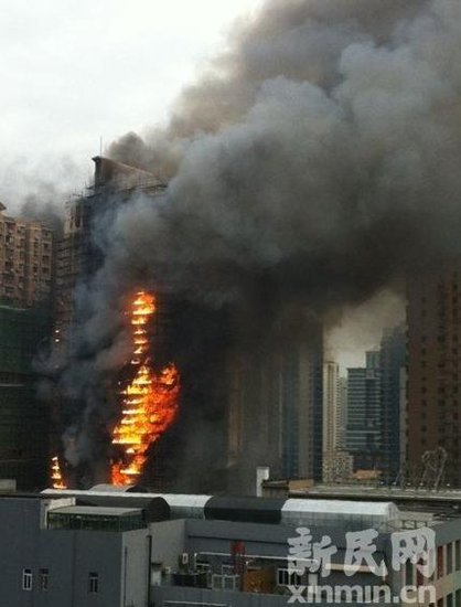 著火的房子。來源：微博