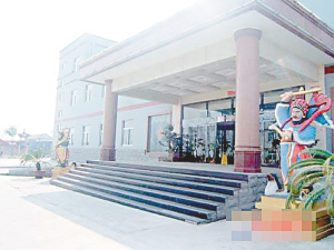 關建軍、關建民兄弟被捕前，大興土木為自己興建的豪宅。