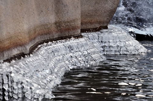 青島北九水現冰瀑奇觀 冰清玉潔似世外仙境