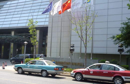 海爾洲際酒店前司機正在等客人