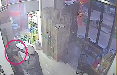 兩男子凌晨洗劫便利店 兩包紙巾偷5斤海參 兩男子凌晨洗劫便利店 兩包紙巾偷5斤海參