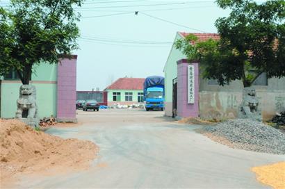 青島金華花生油驚現頭發絲