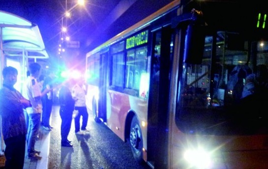 醉漢拳打司機(jī)太陽穴只因公交顛一下 醉漢拳打司機(jī)太陽穴只因公交顛一下