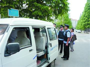 武林高手走火入魔家中擺祭壇 燒秘笈練絕世武功 武林高手走火入魔家中擺祭壇 燒秘笈練絕世武功