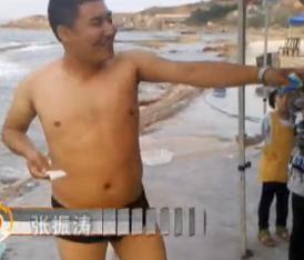 退伍特種兵金沙灘勇救落水游客 腿部劃出血口 退伍特種兵金沙灘勇救落水游客 腿部劃出血口