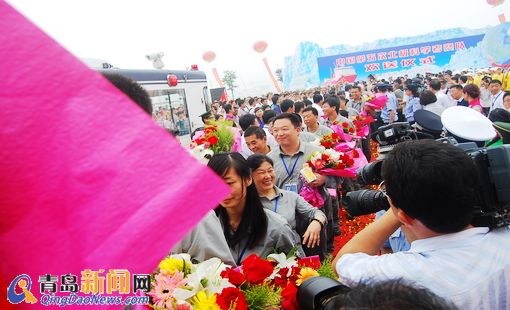 雪龍?zhí)柨瓶即衔珉x青 1.7萬海里遠征北極