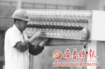 青島啤酒節(jié)嘉年華直擊:德意等設(shè)備來(lái)青 無(wú)敵大飛輪重磅亮相 青島啤酒節(jié)嘉年華直擊:德意等設(shè)備來(lái)青 無(wú)敵大飛輪重磅亮相