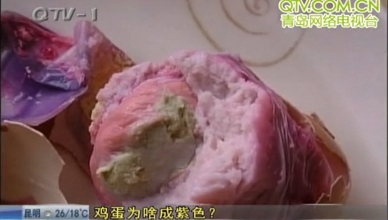 煮雞蛋驚現紫色蛋白 奇異漲大令人作嘔 煮雞蛋驚現紫色蛋白 奇異漲大令人作嘔