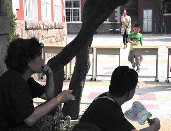 市內四區小學報名 學生現場秀才藝 市內四區小學報名 學生現場秀才藝