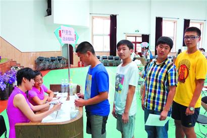 青島40個純爺們當幼師 專門負責陽剛氣