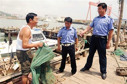 青島開海首日遇滑鐵盧 撈到一只螃蟹兩只對蝦 青島開海首日遇滑鐵盧 撈到一只螃蟹兩只對蝦