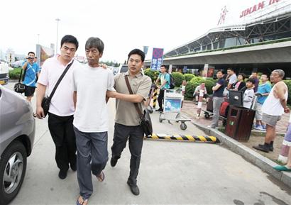 青島殺人犯潛伏三亞十年 青絲一夜變白發