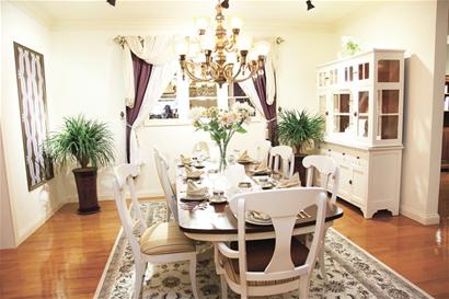 家具設(shè)計(jì)師刀尖上舞蹈 洋妞來(lái)青島成中國(guó)通