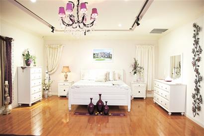 家具設(shè)計(jì)師刀尖上舞蹈 洋妞來(lái)青島成中國(guó)通