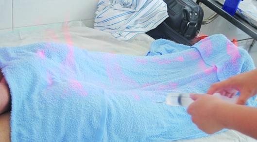 揭秘青島火療拔罐:蓋酒精毛巾引火上身 藍色火焰腿上跳 揭秘青島火療拔罐:蓋酒精毛巾引火上身 藍色火焰腿上跳