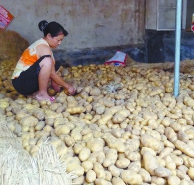 青島女子丈夫去世留下2腦癱女兒 一身外債求活路 青島女子丈夫去世留下2腦癱女兒 一身外債求活路