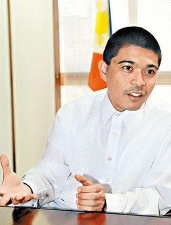 香港人質(zhì)慘劇，菲領(lǐng)事稱家屬不懂“原諒”。香港星島日報