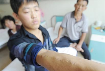 58歲膠南老農割腎救子 賣房湊錢借遍親戚仍不夠手術費