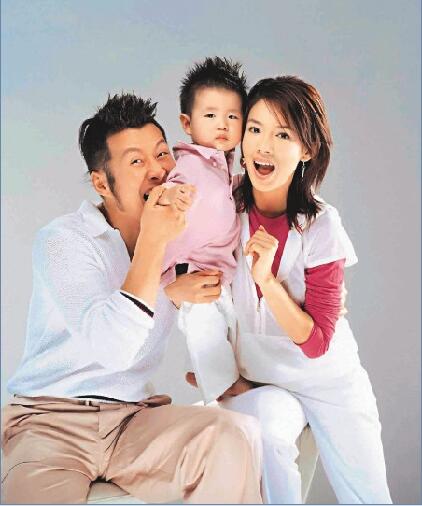 星二代賣萌黃磊女兒星味十足 盤點娛樂圈搞怪精靈