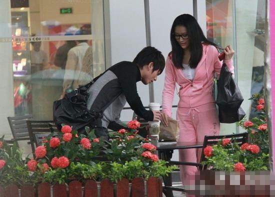 趙卓娜韓寒約會? 趙卓娜韓寒約會?