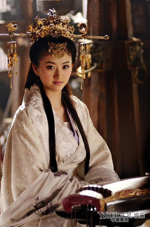 孫子大傳——景甜，本來景甜的美是甜美的小家碧玉，但是孫子大傳的造型做得大氣而古樸，效果反而比專門為景甜量身打造的戰(zhàn)國(guó)造型漂亮很多。