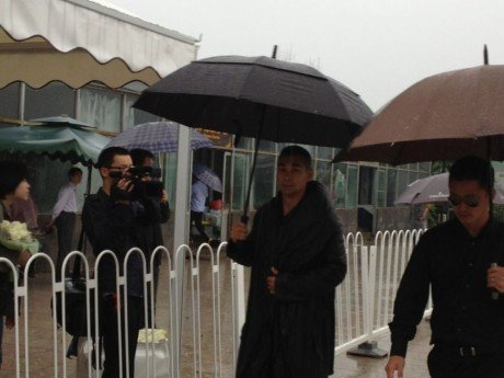 陶偉追悼會趙文卓等送行 前妻呂麗萍未現身