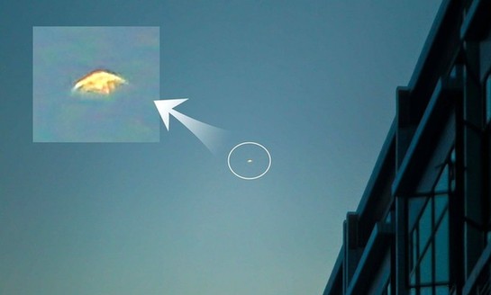 廣東佛山驚現碟形UFO 發出耀眼光芒