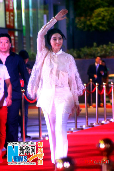 范冰冰10分鐘吸金60萬 蕾絲薄紗上陣風情萬種