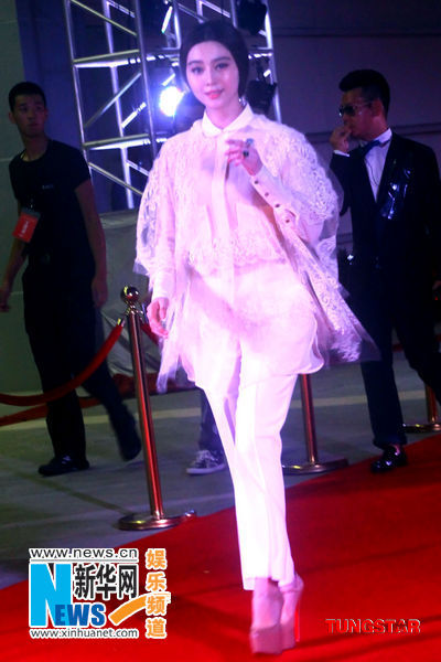 范冰冰10分鐘吸金60萬 蕾絲薄紗上陣風情萬種