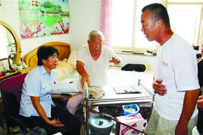 青島8旬兒子向百歲老娘收房租水電費 讓其住9平小黑屋