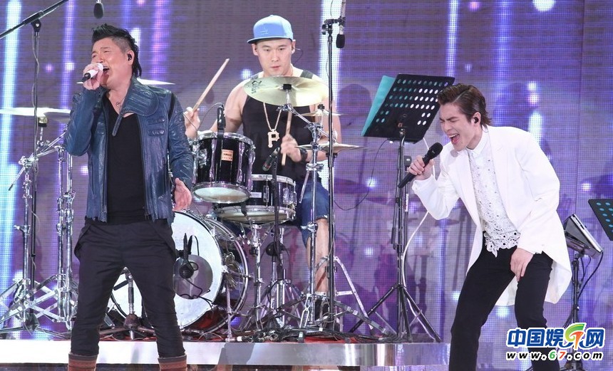 金鷹節開幕 劉詩詩如女神阿朵露半乳勁舞孫楊賣萌