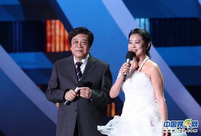 金鷹節(jié)開幕 劉詩詩如女神阿朵露半乳勁舞孫楊賣萌