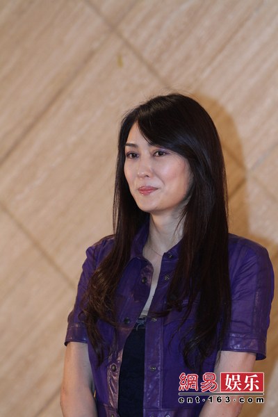 孟廣美開發布會否認小三 一言不發淚流不止