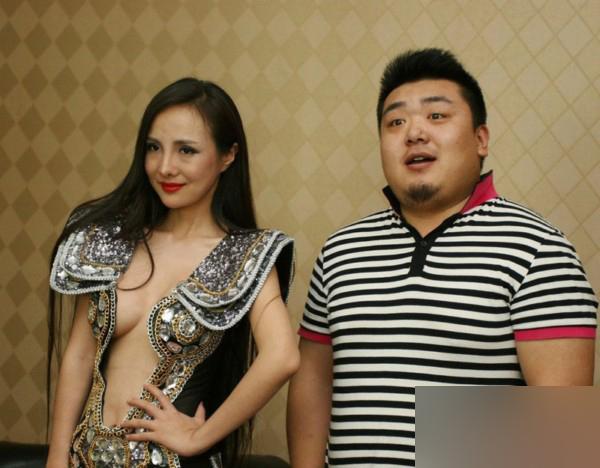 直擊干露露后臺大尺度換裝