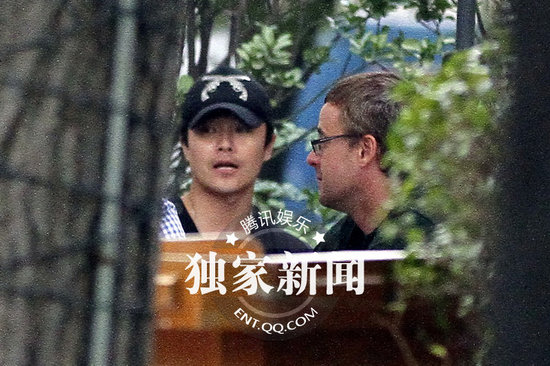 陳思成撇女友獨自會友 佟麗婭素顏變化大臉部發腫