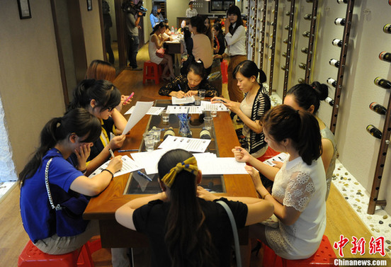 身家過億富豪組團征婚 萬名應征女子環肥燕瘦