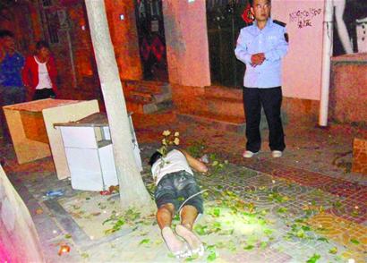 青島神秘男深夜5樓墜亡 散落一地女性內衣 青島神秘男深夜5樓墜亡 散落一地女性內衣