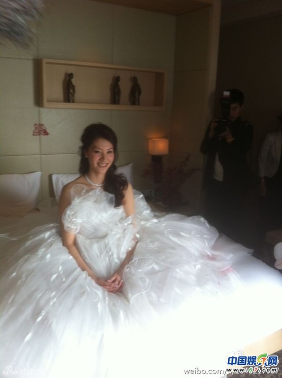 林丹謝杏芳大婚現場:林丹攜伴郎跳四小天鵝