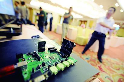 青島誕生中國(guó)芯 說話擺動(dòng)作即可操控電視電腦