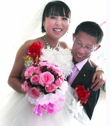 青島小伙相親看上介紹人女兒 一問才知竟是鄰居