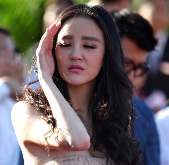 劉雨欣胸部嚴重縮水 穿低胸裝原形畢露