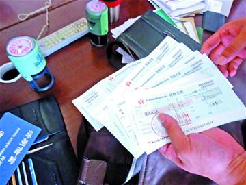 出租車上撿兩千萬現(xiàn)金支票 出租車上撿兩千萬現(xiàn)金支票