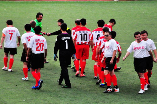 比賽雙方賽前握手 比賽雙方賽前握手