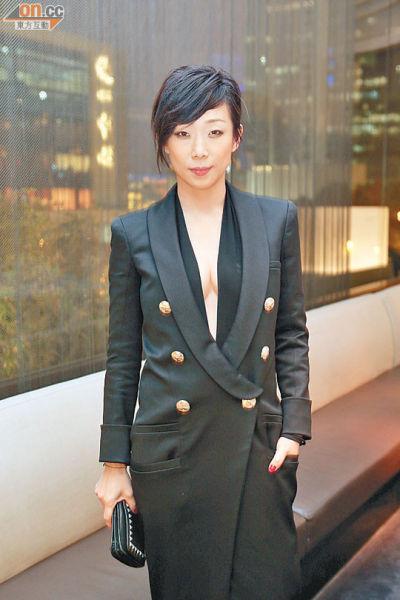 林憶蓮真空露人字胸 林憶蓮真空露人字胸