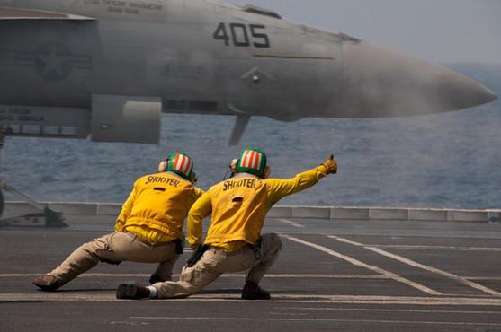 多艘美軍戰艦中國附近海域游弋 航母抵菲律賓