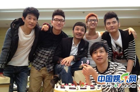 湖南衛視名嘴私密照大曝光 李湘自拍秀乳溝(圖)