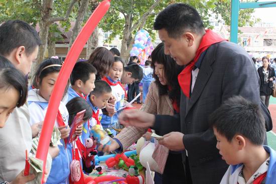 上清路小學(xué)愛心義賣大集開集 上清路小學(xué)愛心義賣大集開集