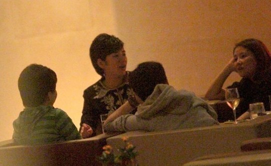 黃奕深夜會友體態臃腫疑似有孕